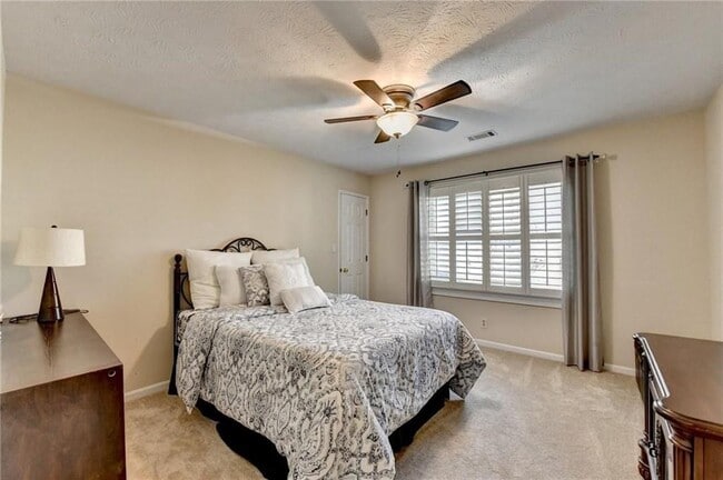 Building Photo - 350 S Satinwood Pl