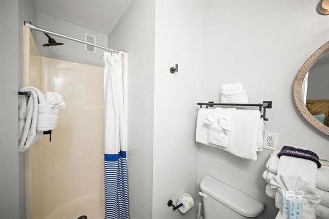 Building Photo - 979 W Lagoon Ave