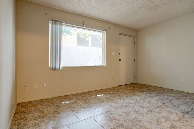 Building Photo - 7850 E Glenrosa Ave