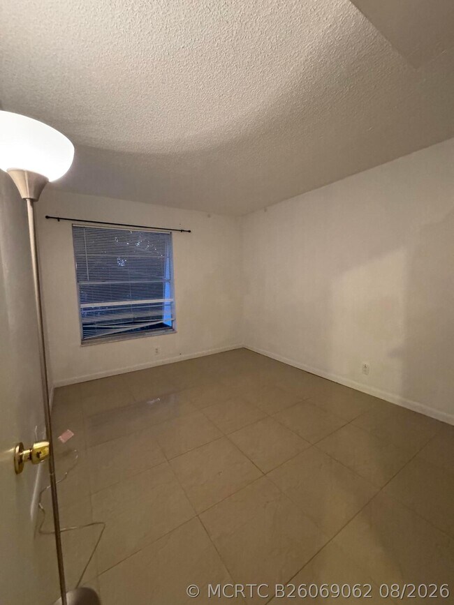 Building Photo - 3904 SW 67th Way