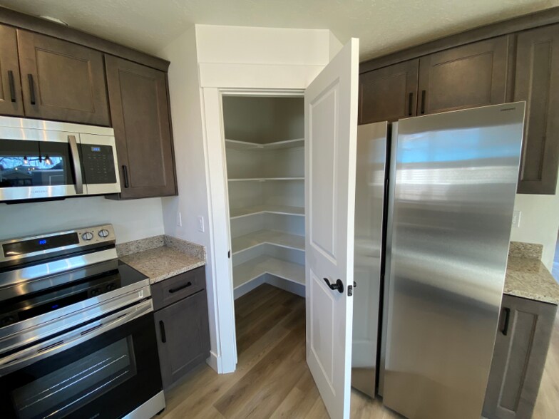 Building Photo - 812 2nd St N