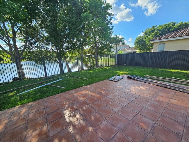 Building Photo - 5450 SW 165th Ct