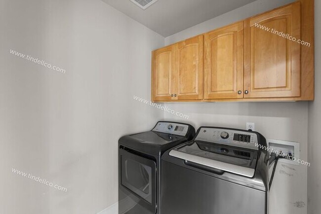 Building Photo - Spacious 3-Bedroom Home with Large Bonus Room & Loft in Bauer Highlands - Landscape Provided!