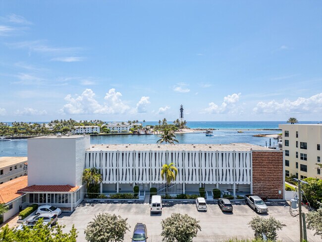 Building Photo - 2508 Bay Dr