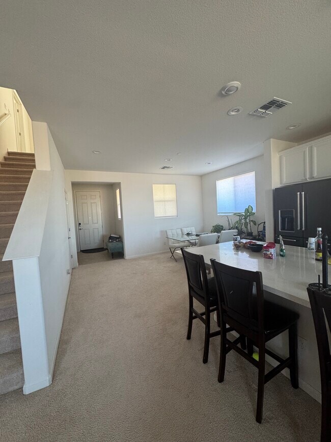 Building Photo - 205 Zinnia Way