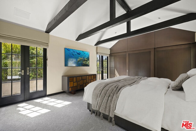 Building Photo - 3300 N Knoll Dr