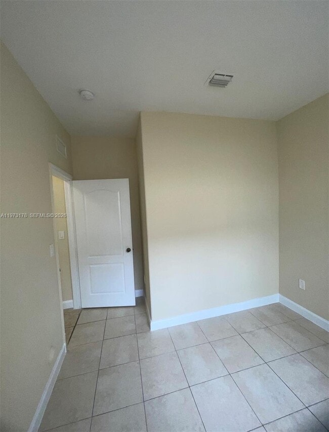 Building Photo - 1661 SE 29th Ct