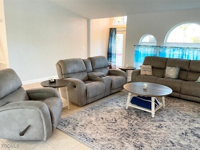 Building Photo - 2537 SW 29th Terrace