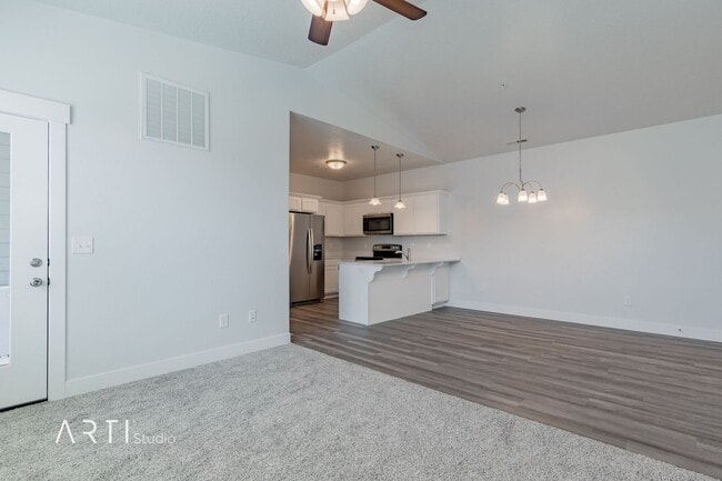 Building Photo - Bright Top-Floor Condo with Stunning Views...
