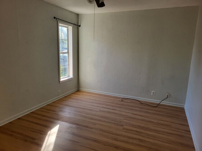 Building Photo - 614 Highland Ave