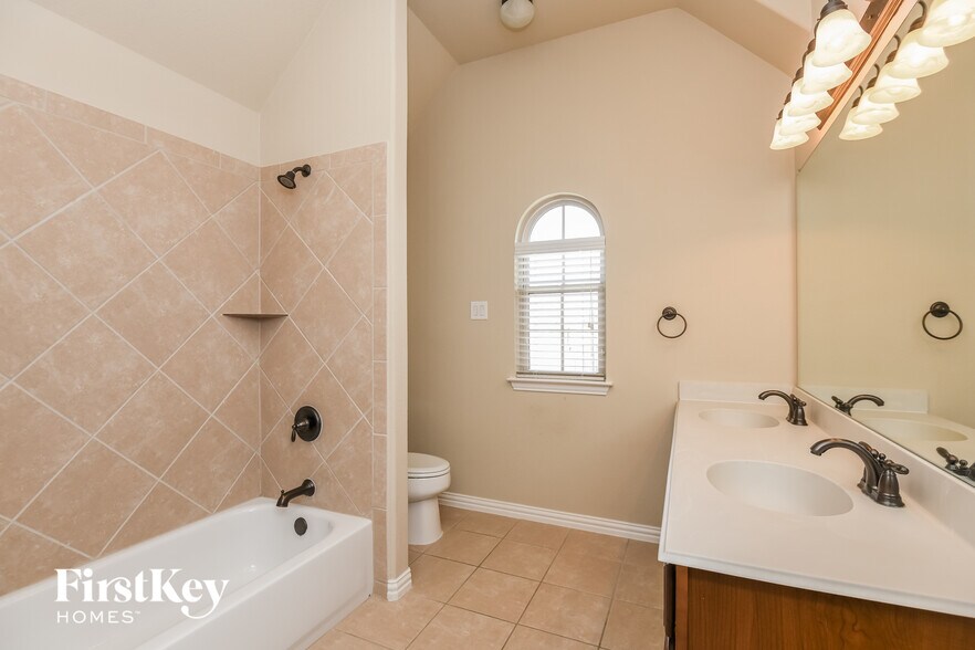 Building Photo - 2488 Deer Run