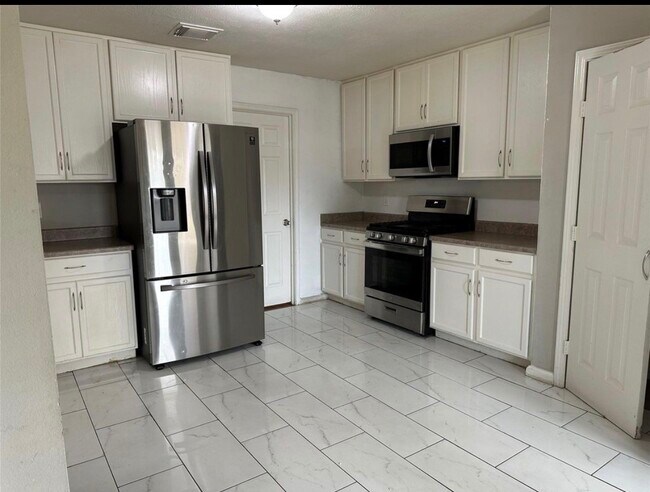 Building Photo - 17002 Westminster Village Ct