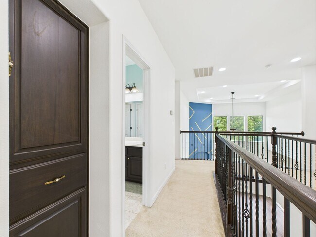 Building Photo - Sendero Springs