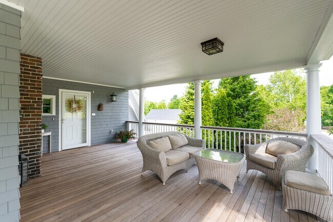 Building Photo - 26 N Main St