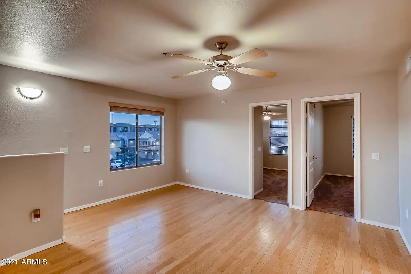 Building Photo - 2402 E 5th St