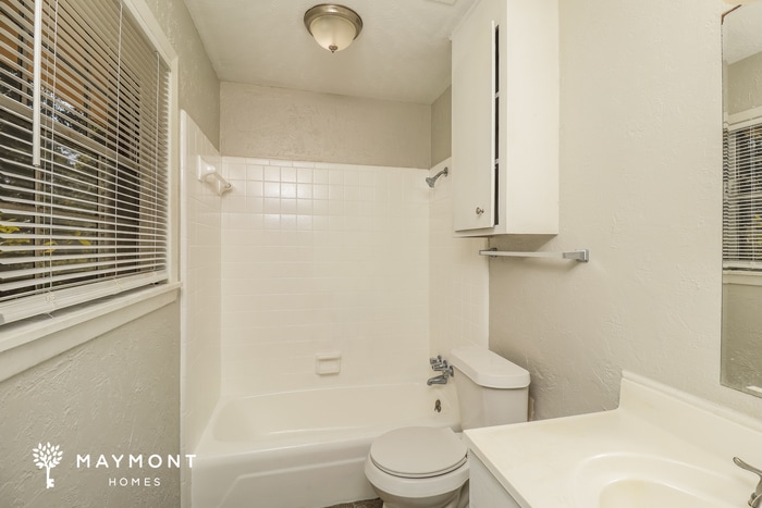 Building Photo - 5642 Brentwood Dr