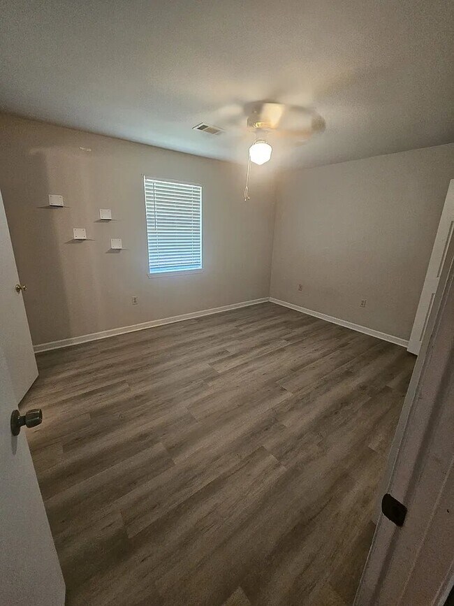 Building Photo - 27619 Gaylord South Rd