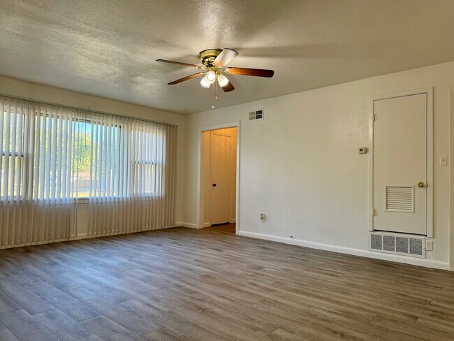 Building Photo - 3 Bedroom Home with Spacious Bedrooms