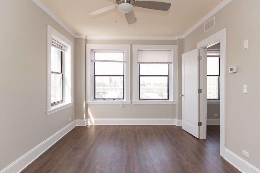 Building Photo - 817 W Lakeside Pl