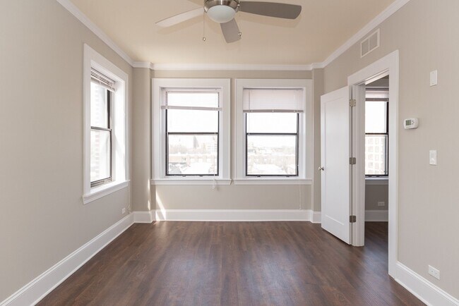 Building Photo - 817 W Lakeside Pl