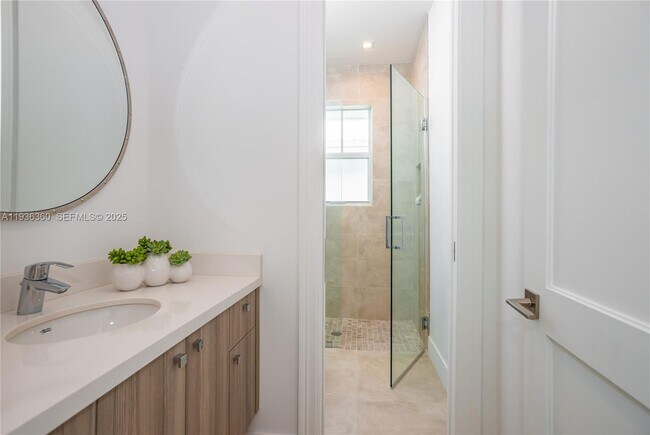 Building Photo - 3400 Ponce de Leon Blvd