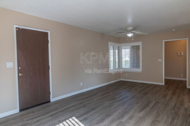 Building Photo - 2930 Angel Dr