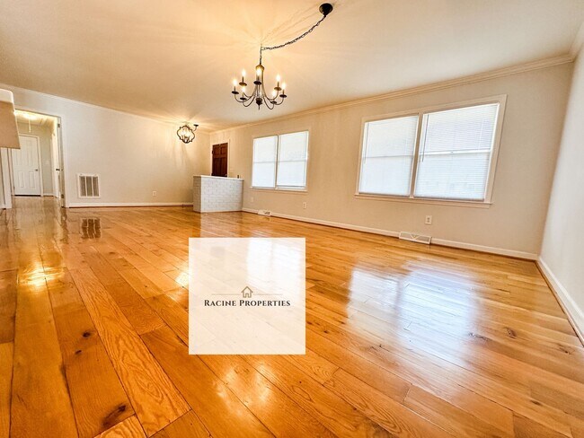 Building Photo - Beautiful Brick Ranch in Taylors, SC