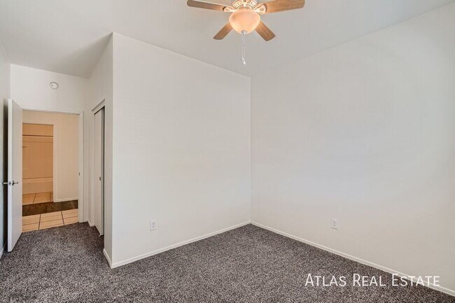 Building Photo - 8437 W Green Kingfisher Ln
