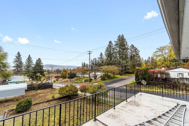 Building Photo - 3523 E 18th Ave