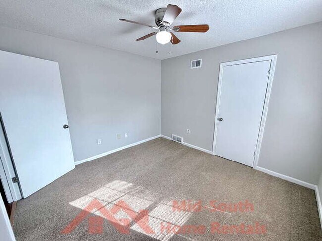 Building Photo - 7288 Hollorn Ln