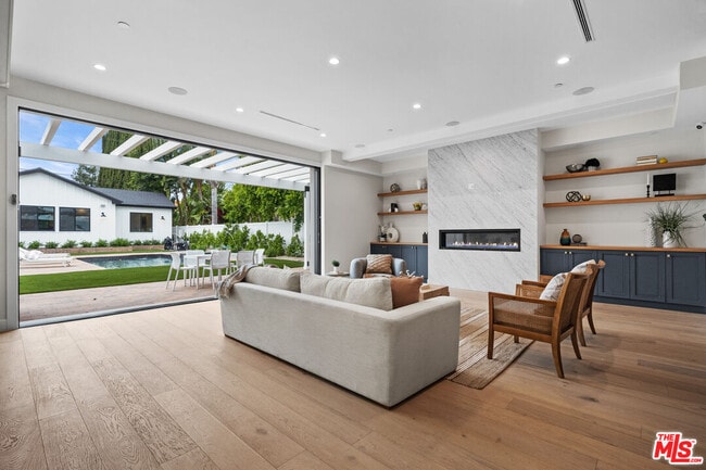 Building Photo - 4475 Mammoth Ave