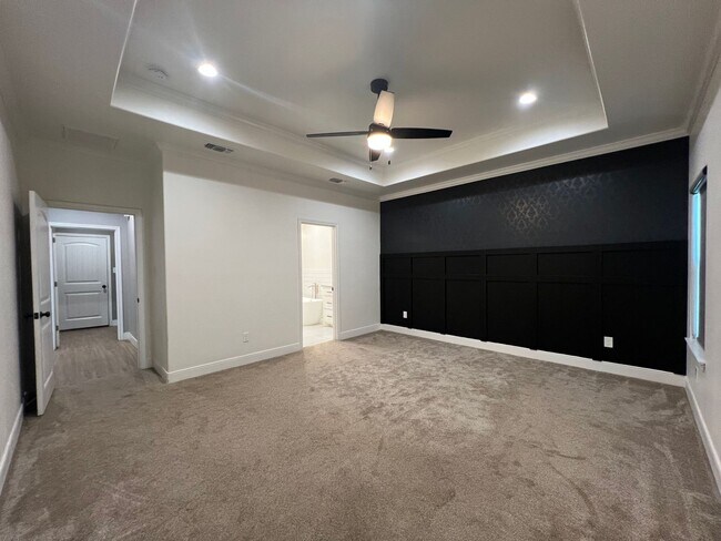 Building Photo - A Modern, Sophisticated Home in an Attract...