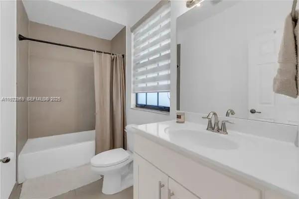 Building Photo - 6035 NW 104th Path