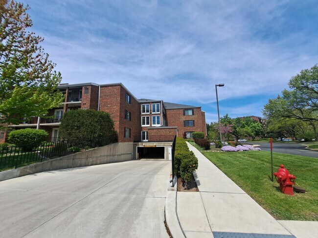 Building Photo - 520 Biesterfield Rd