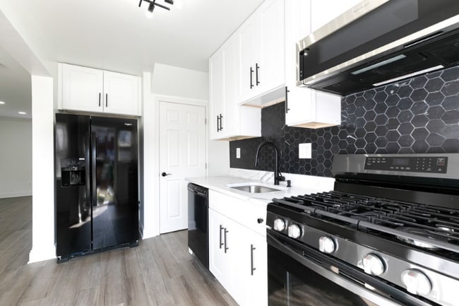 Building Photo - 2226 Redthorn Rd