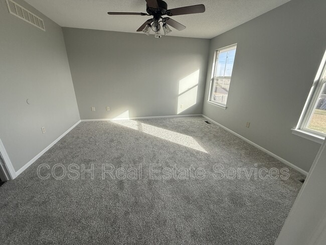 Building Photo - 816 S Longbranch Dr