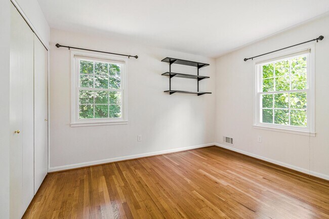 Building Photo - 4601 Wood Dr
