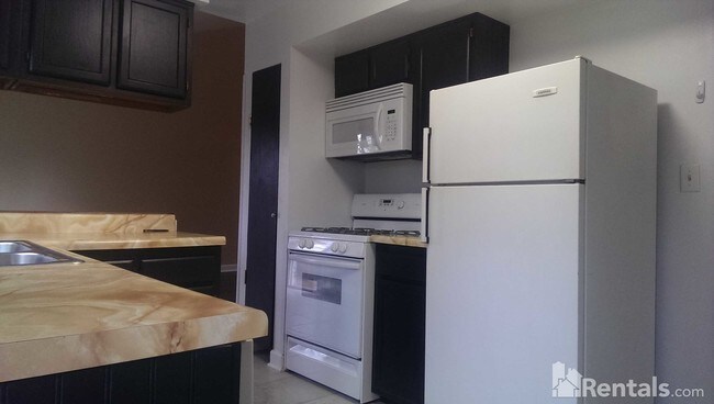 Kitchen - 7463 Grant Cir