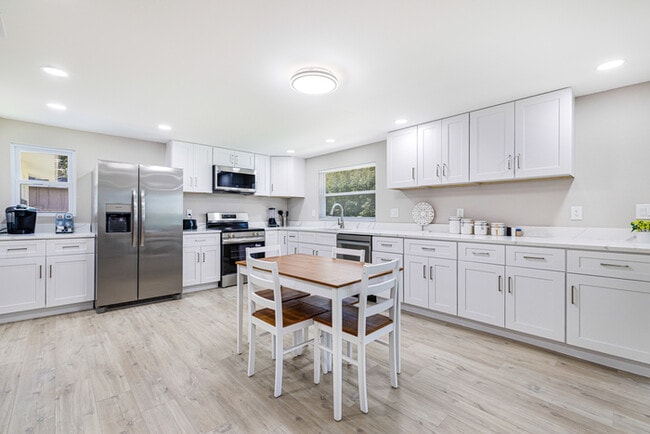 Building Photo - Englewood Padsplit Co-living Affordable Housing