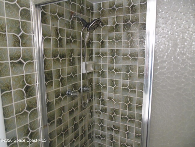 Building Photo - 450 Roosevelt Ave