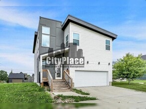 Building Photo - 2008 Yandes St