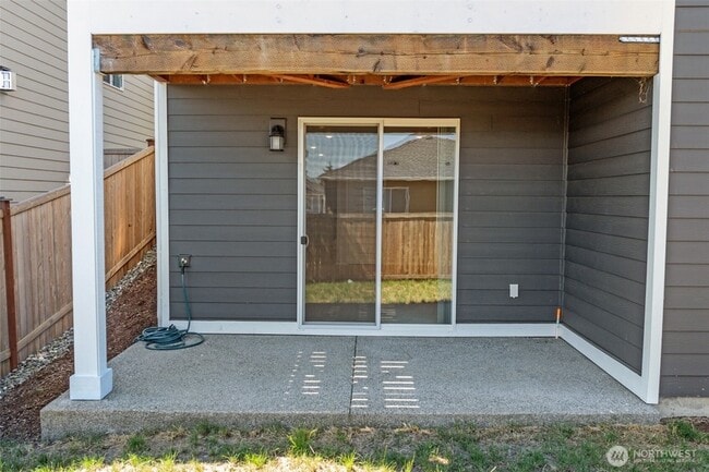 Building Photo - 932 119th Ave SE