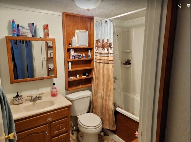 Building Photo - 646 S Coleman St