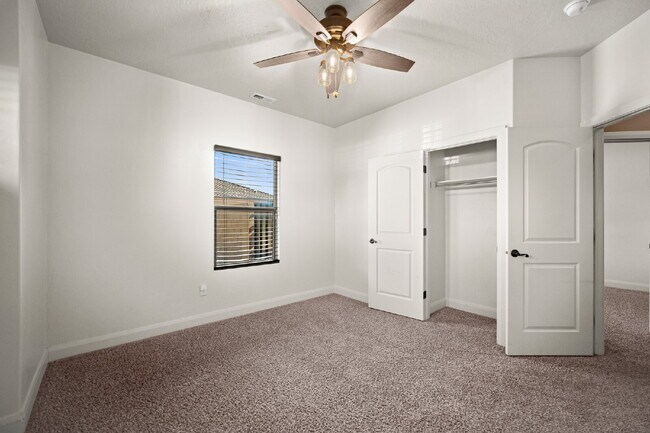 Building Photo - "Spacious 5-Bed Oasis with 3 Baths in Washington, UT – 3,171 Sq Ft of Comfort!"