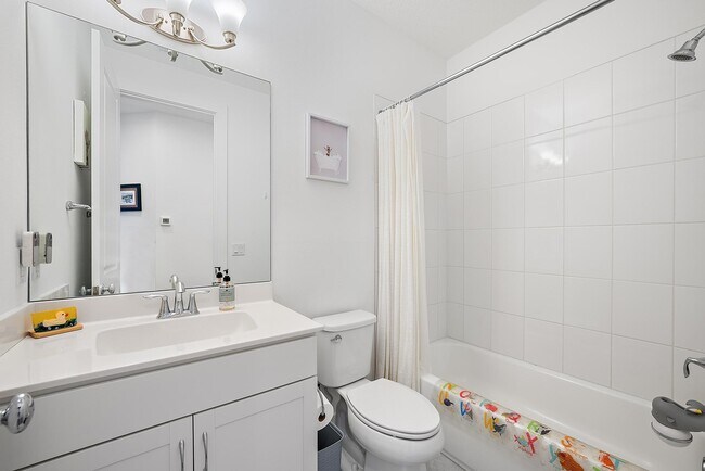 Building Photo - 12514 Gross Pointe Dr