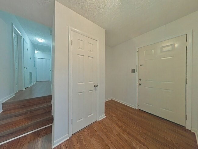 Building Photo - 1807 Swann St