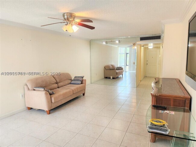 Building Photo - 3375 N Country Club Dr
