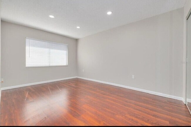 Building Photo - 2 Bed/1 Bath, 2nd floor condo at Parklane Condos AVAILABLE NOW!