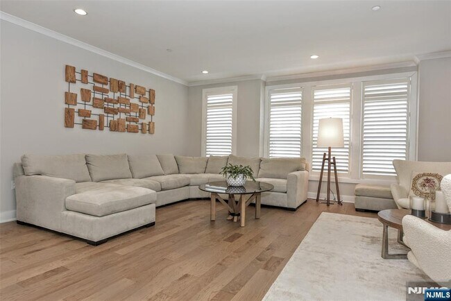 Building Photo - 32 Cinnamon Dr