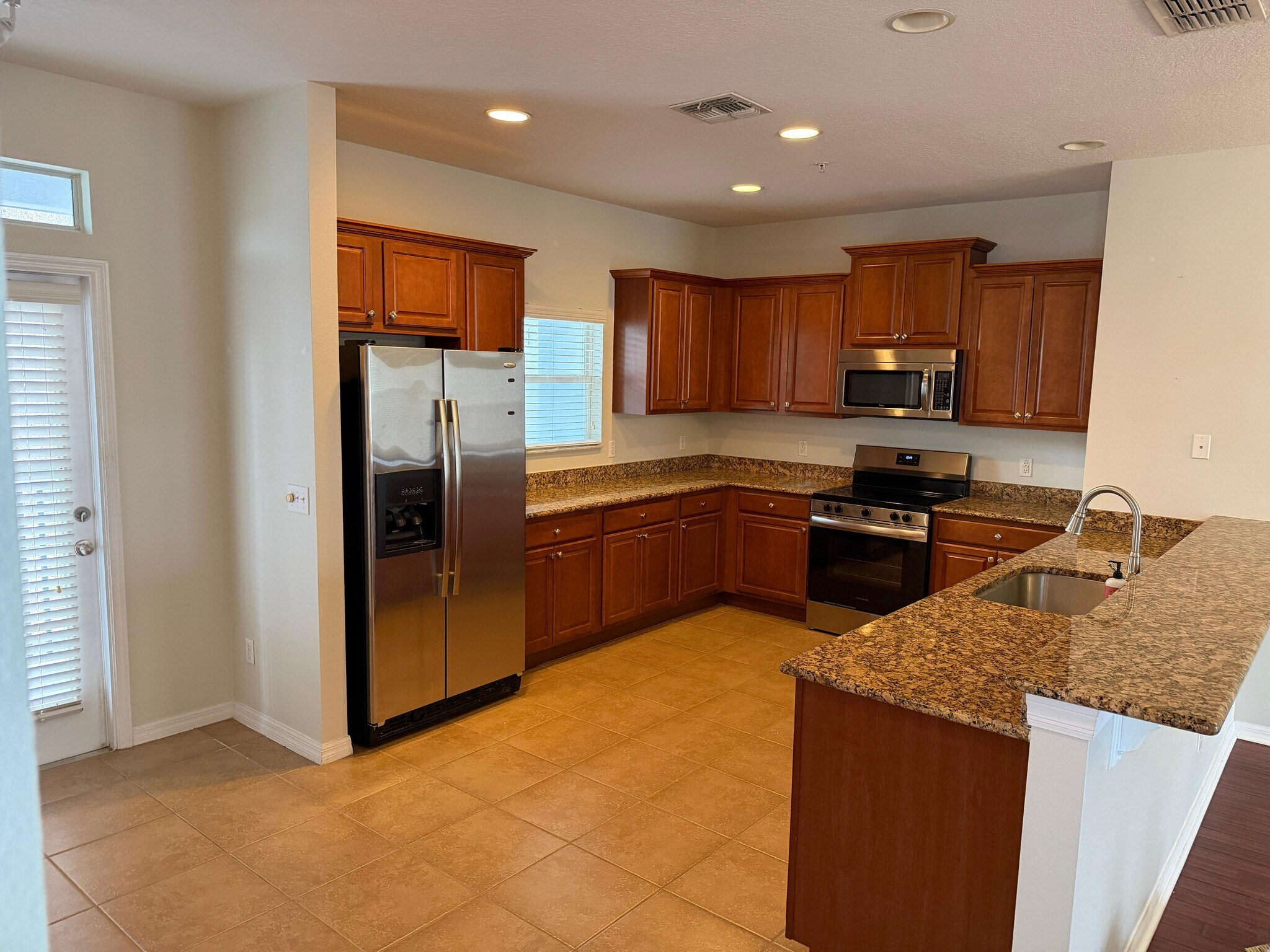 Building Photo - 1525 Cloverbay Ln